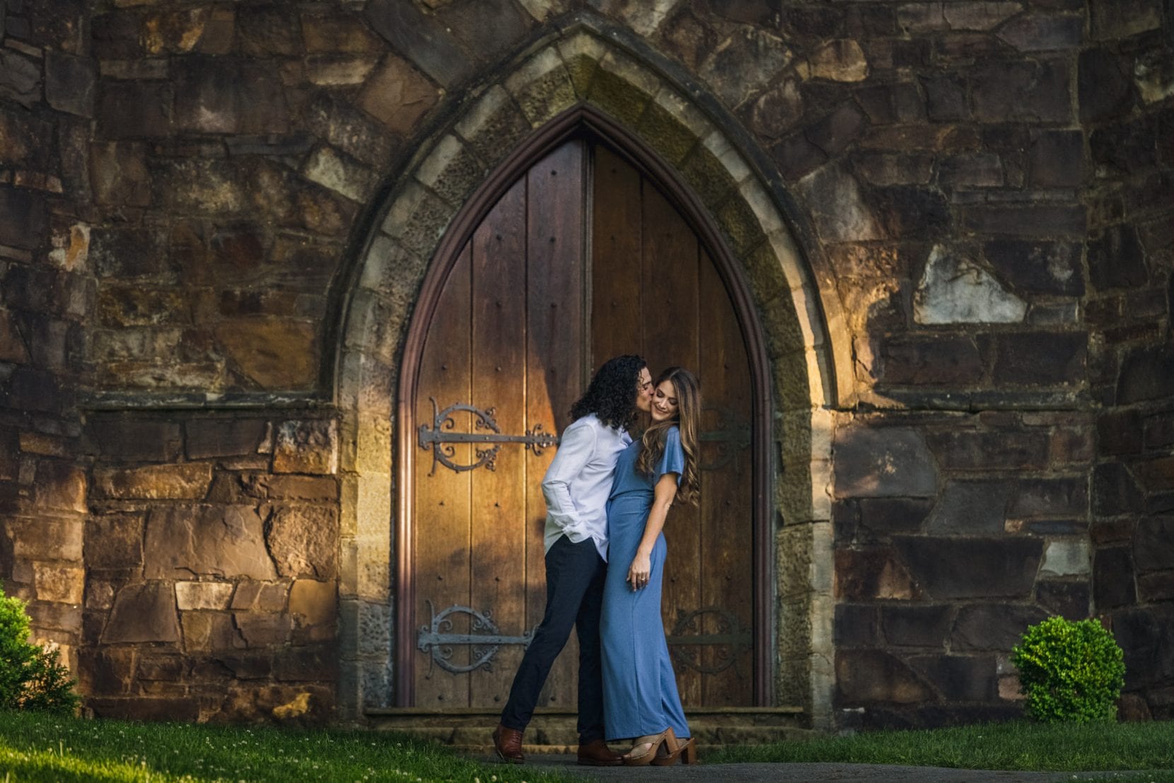 fun couple kiss arch back berry college