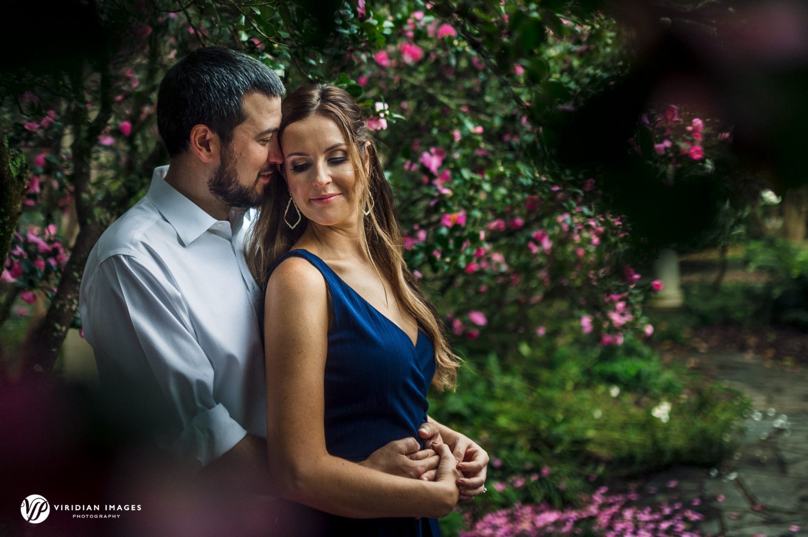 couple hugging in a garden during engagement session